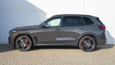 BMW X5 30d xDrive (pohľad zozadu)