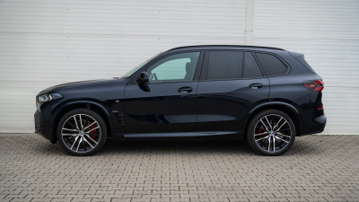 BMW X5 30d xDrive (pohľad zozadu)