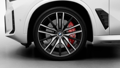 BMW X5 30d xDrive (pohľad spredu)