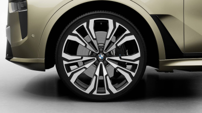 BMW X7 40d xDrive (pohľad spredu)