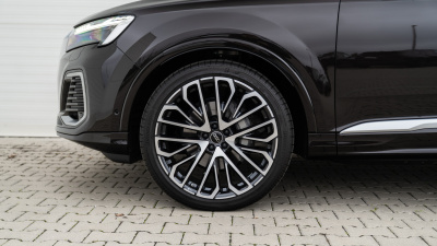 AUDI Q7 3.0 TDI Quattro (pohľad do interiéru)