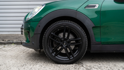 Mini Cooper 2.0 D Clubman (pohľad do interiéru)