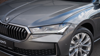 Škoda Superb 2.0 TDI Top Selection (pohľad spredu)