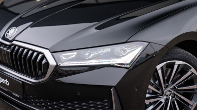 Škoda Superb Combi 2.0 TDI L&K 4x4 (pohľad spredu)