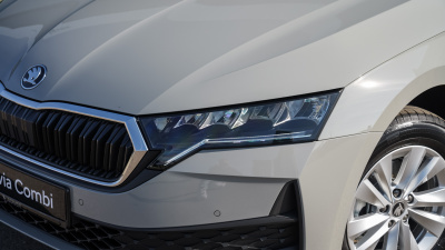 Škoda Octavia Combi 1.5 TSI Extra (pohľad spredu)