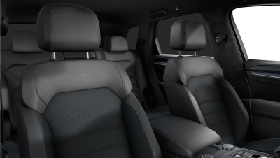 VW Touareg 3.0 TDI R-Line Limited (pohľad do interiéru)