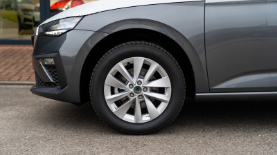 Škoda Scala 1.0 TSI Drive 130 Plus (pohľad do interiéru)
