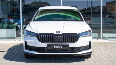 Škoda Superb 1.5 TSI iV Sportline (pohľad zboku)