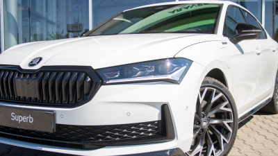 Škoda Superb 1.5 TSI iV Sportline (pohľad zozadu)