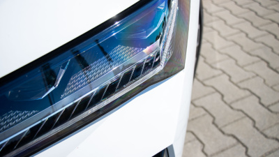 Škoda Superb 1.5 TSI iV Sportline (pohľad spredu)