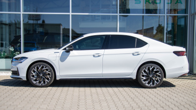 Škoda Superb 1.5 TSI iV Sportline (pohľad do interiéru)