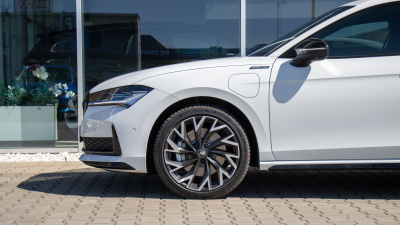 Škoda Superb 1.5 TSI iV Sportline (pohľad do interiéru)
