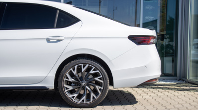 Škoda Superb 1.5 TSI iV Sportline (pohľad do interiéru)