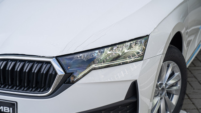 Škoda Octavia Combi 1.5 TSI Extra (pohľad spredu)