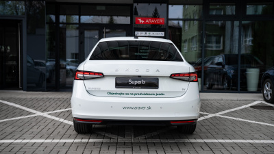 Škoda Superb 1.5 TSI PHEV Top Selection  (pohľad spredu)