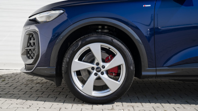 AUDI Q5 2.0 TDI Quattro (pohľad do interiéru)