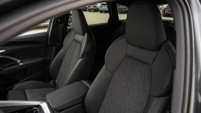 AUDI Q5 2.0 TDI Quattro (pohľad spredu)