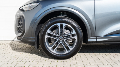 AUDI Q5 2.0 TFSI Quattro (pohľad do interiéru)