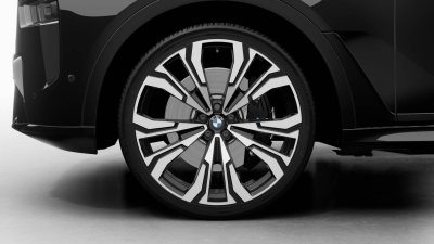 BMW X7 40d xDrive (pohľad spredu)