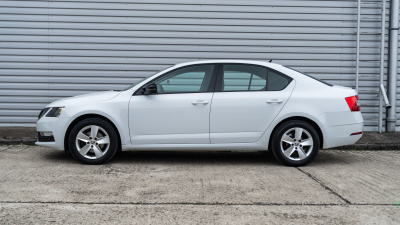 Škoda Octavia 1.5 TSI Ambition (pohľad zboku)