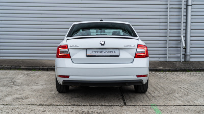 Škoda Octavia 1.5 TSI Ambition (pohľad zozadu)