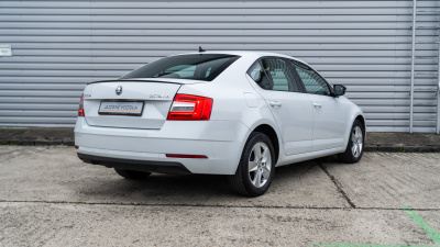 Škoda Octavia 1.5 TSI Ambition (pohľad spredu)