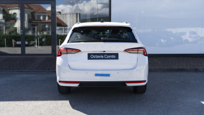 Škoda Octavia Combi 1.5 TSI Extra (pohľad do interiéru)