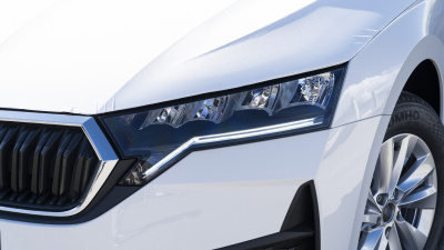 Škoda Octavia Combi 1.5 TSI Extra (pohľad spredu)
