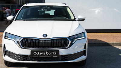 Škoda Octavia Combi 2.0 TDI Selection (pohľad zozadu)