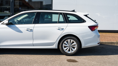Škoda Octavia Combi 2.0 TDI Selection (pohľad do interiéru)
