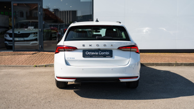Škoda Octavia Combi 2.0 TDI Selection (pohľad do interiéru)