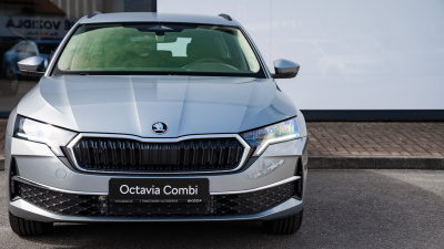 Škoda Octavia Combi 1.5 TSI Selection (pohľad zozadu)