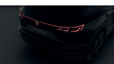 VW Touareg 3.0 TDI R-Line Limited (pohľad do interiéru)