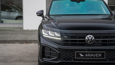 VW Touareg 3.0 TDI R-Line Limited (pohľad spredu)