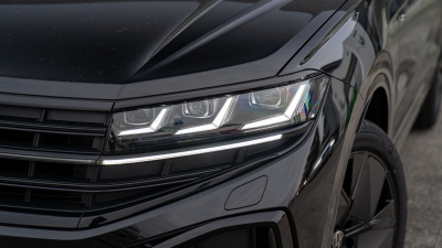 VW Touareg 3.0 TDI R-Line Limited (pohľad do interiéru)