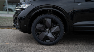 VW Touareg 3.0 TDI R-Line Limited (pohľad do interiéru)