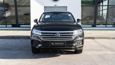VW Touareg 3.0 TDI Limited (pohľad zozadu)