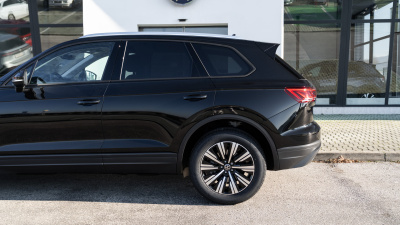 VW Touareg 3.0 TDI Limited (pohľad do interiéru)