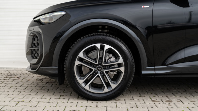 AUDI Q5 Sportback 2.0 TDI Quattro (pohľad do interiéru)