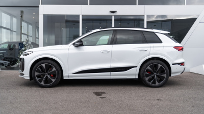 AUDI SQ6 e-tron Quattro (pohľad zozadu)