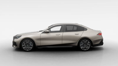 BMW 540d xDrive Sedan (pohľad zozadu)