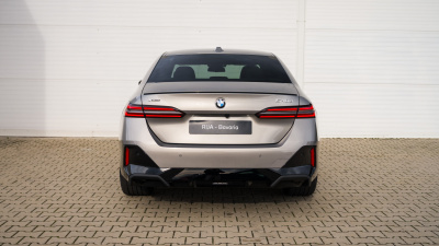 BMW 540d xDrive Sedan (pohľad do interiéru)