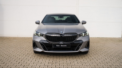 BMW 540d xDrive Sedan (pohľad do interiéru)