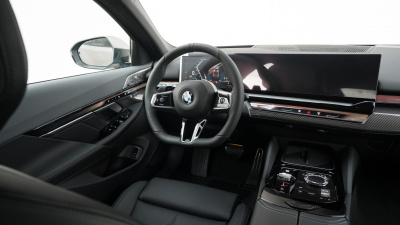BMW 540d xDrive Sedan (pohľad do interiéru)