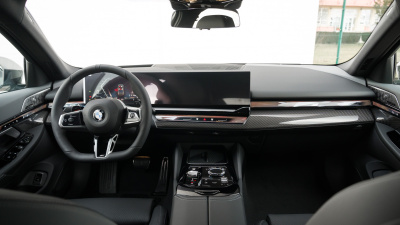 BMW 540d xDrive Sedan (pohľad do interiéru)