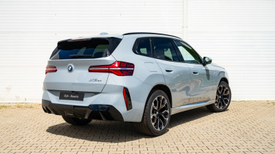 BMW X3 20 xDrive (pohľad zboku)