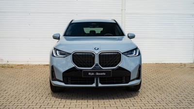 BMW X3 20 xDrive (pohľad do interiéru)