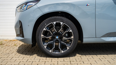 BMW X3 20 xDrive (pohľad spredu)