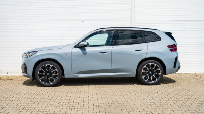 BMW X3 20 xDrive (pohľad zozadu)