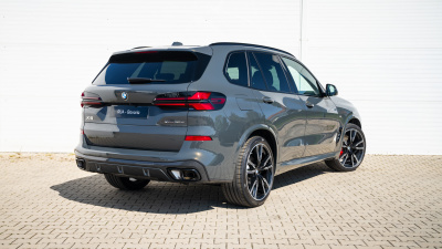 BMW X5 30d xDrive (pohľad zboku)